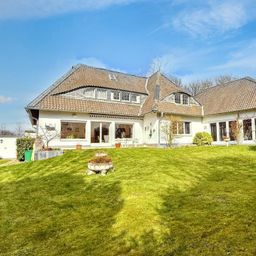 GROSSZÜGIGES EINFAMILIENHAUS MIT SCHWIMMBAD IN KREFELD-KLIEDBRUCH!
