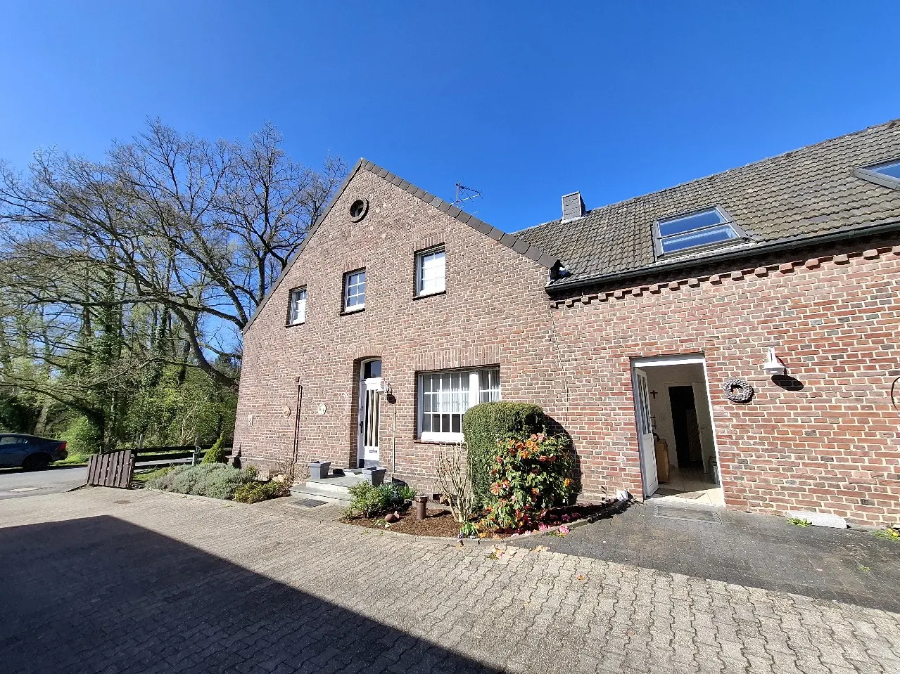 Großzügiges Wohnhaus mit Terrasse in ruhiger und naturnaher Lage von 41334 Nettetal-Lobberich