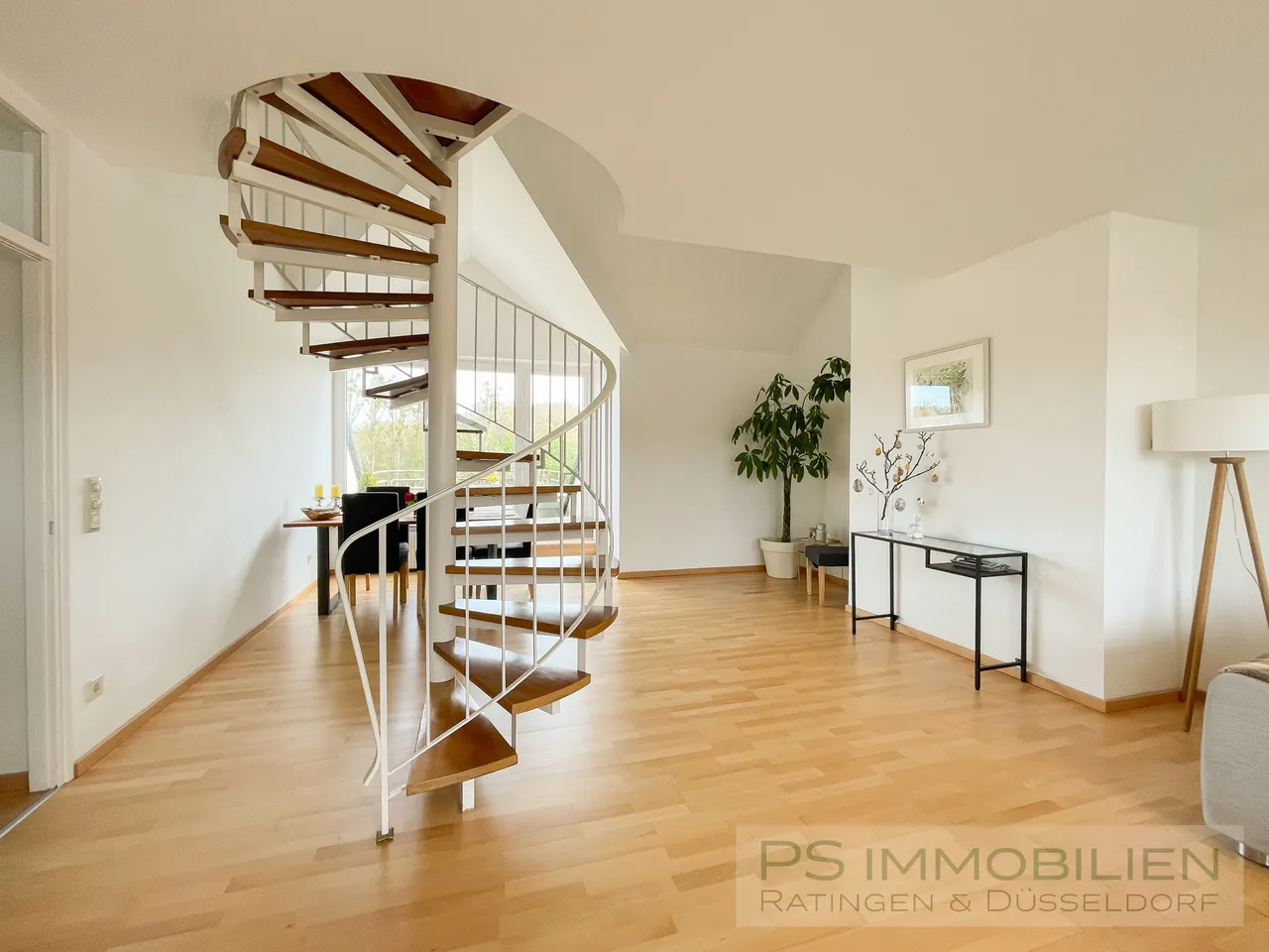 Lichtdurchflutete 3,5 Zi Maisonette-Wohnung mit 2 großen Balkonen direkt am Poensgen-Park - Photo 3