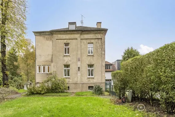 Essen-Kettwig/Heiligenhaus: Bezugsfreies Dreifamilienhaus mit Büro und Ausbaureserve