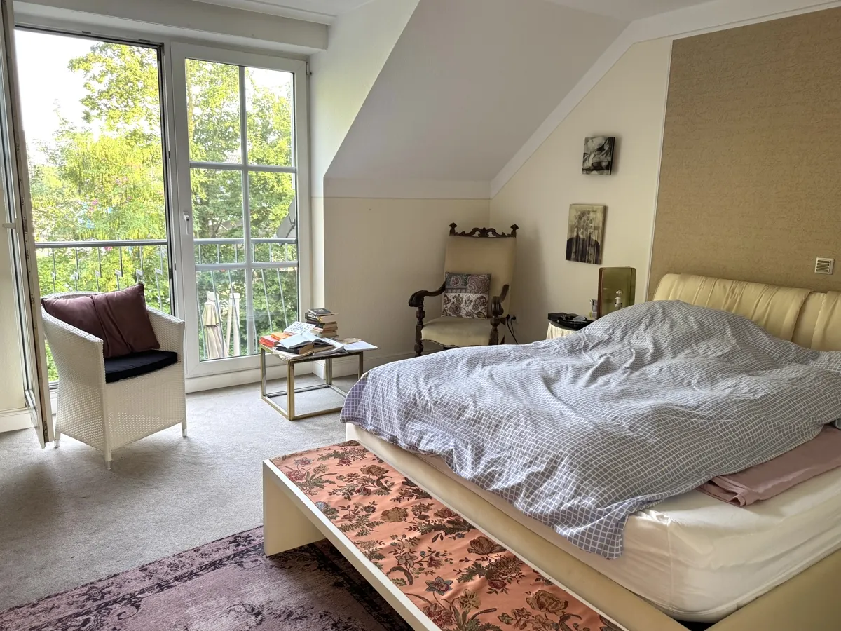Das Elternschlafzimmer mit Gartenblick