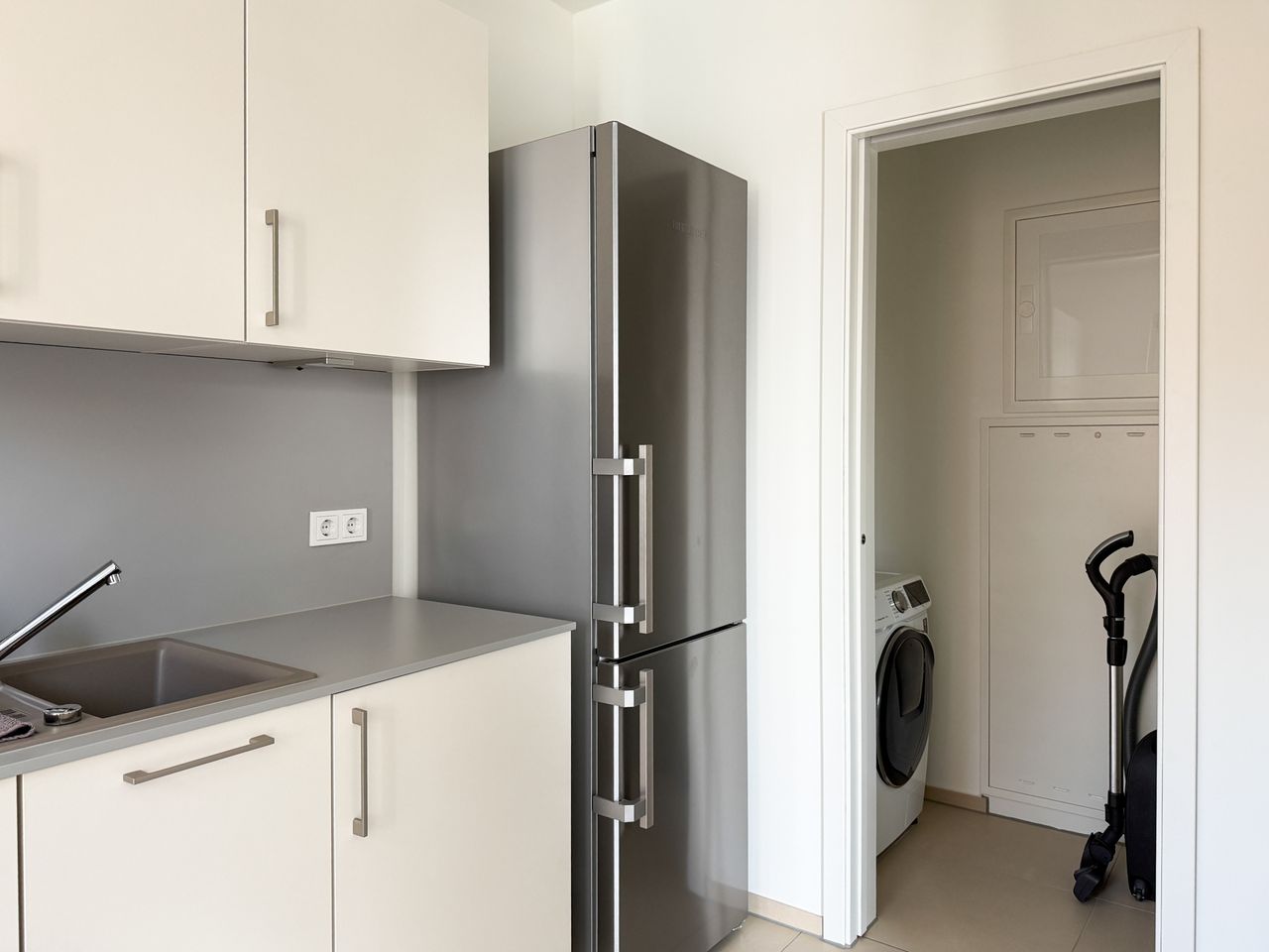 Küche mit Abstellraum