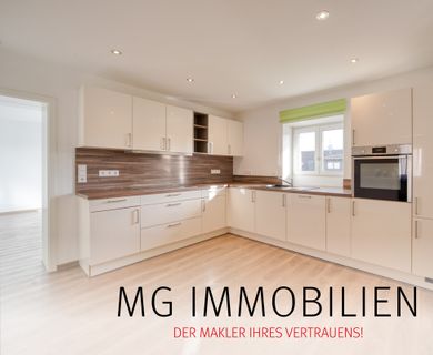 Renovated house with 2 garages and yard in Hütschenhausen for rent