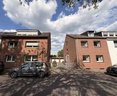 Düsseldorf-Lichtenbroich! Zweifamilienhäuser mit großem Grundstück im Doppelpack zu verkaufen!
