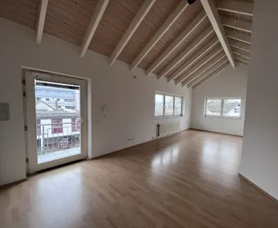 2-Zimmer-Dachgeschoss-Wohnung mit hohen Decken in Oberpleis - Photo 2