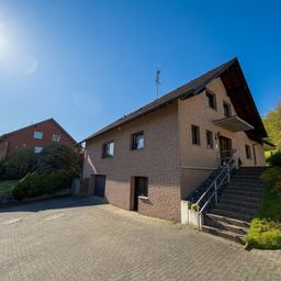 Vermietetes Zweifamilienhaus mit Sauna, Partykeller und Waldblick!