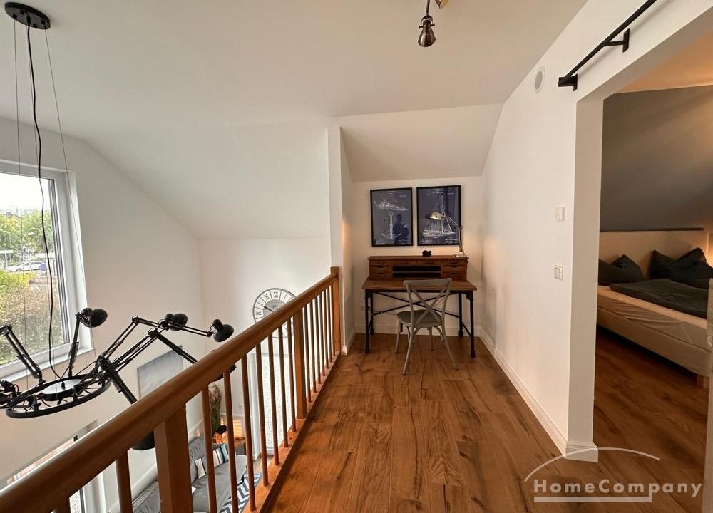 Schreibtisch im 1 OG