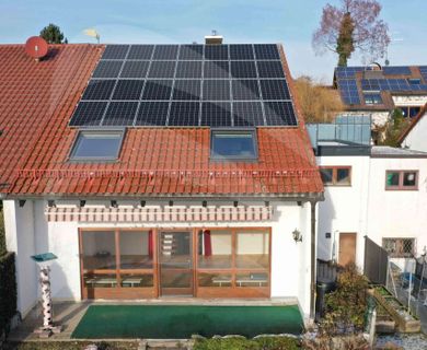 Individuelles Split-Level-Haus (DHH)  mit Fernblick und technischen Raffinessen!
