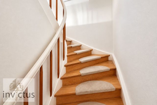 Treppe zum Dachgeschoss