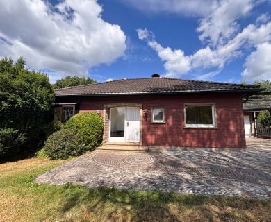 Großzügiges, gepflegtes Einfamilienhaus mit ELW, Poolhaus, Sauna & Traumhafte Aussicht in Windeck!