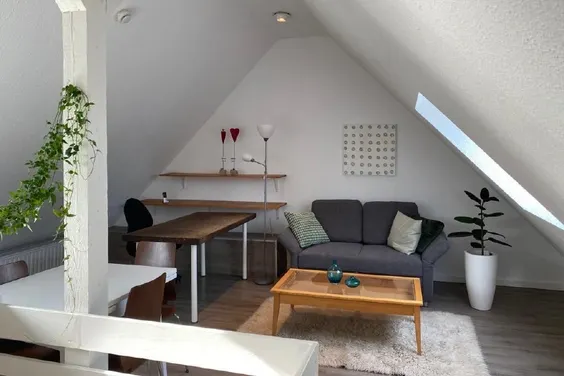 Ansprechende, modern-gemütliche Dachgeschosswohnung zur Vermietung bis 31.08.2026, gute Wohnlage