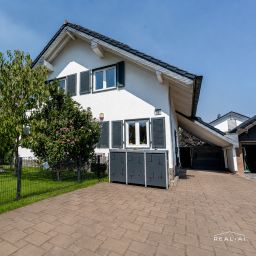 Großzügiger Familientraum mit Pool, Sauna und Einliegerwohnung