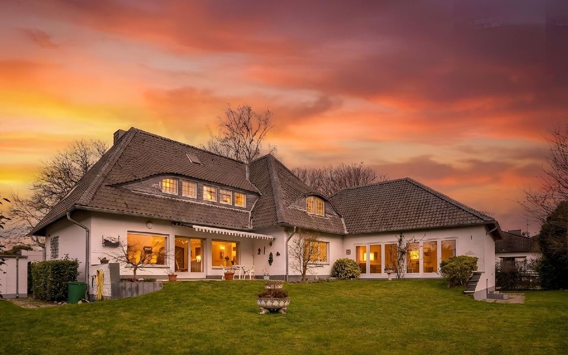 TOLLES ANWESEN MIT SCHWIMMBAD IN KREFELD-KLIEDBRUCH!