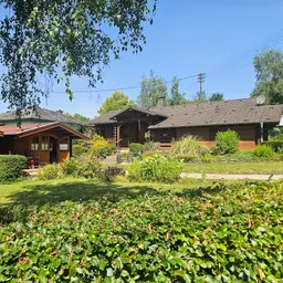 Steinhauer Holzblockhaus mit Teilkeller und Gartenhaus als Festwohnsitz in 57632 Burglahr!