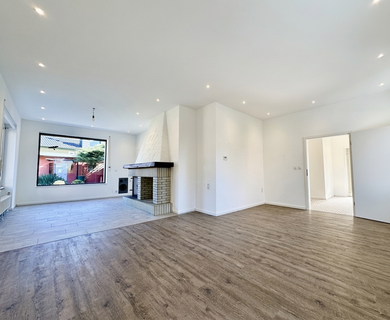 Kurbad-Villa mit Kamin, Terrasse, Keller, Garten, Garage und Gartenhaus - Photo 1