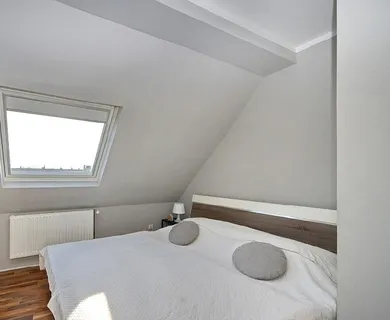 NEUSS-FURTH: 4 FAMILIENHAUS IN ZENTRALER LAGE MIT MÖGLICHER EIGENTÜMERWOHNUNG