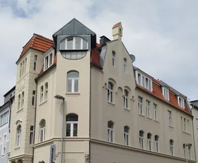 Heller Altbau mit Erker und viel Platz! - Foto 3