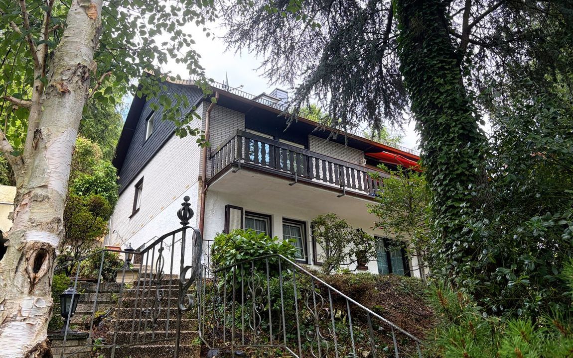 Selbstnutzung oder Kapitalanlage –  Mehrgenerationenhaus 
in zentrumsnaher Lage von Wiehl!