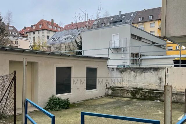 Lager mit Hoffläche