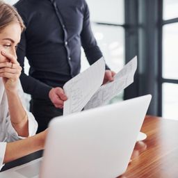 Wie viele Abmahnungen bis zur K&uuml;ndigung? Arbeitsrechtliche Fakten & Expertentipps