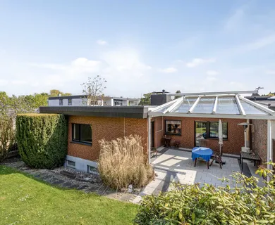 Großzügiger Bungalow mit sonnigem Garten im Ratinger Grachtenviertel