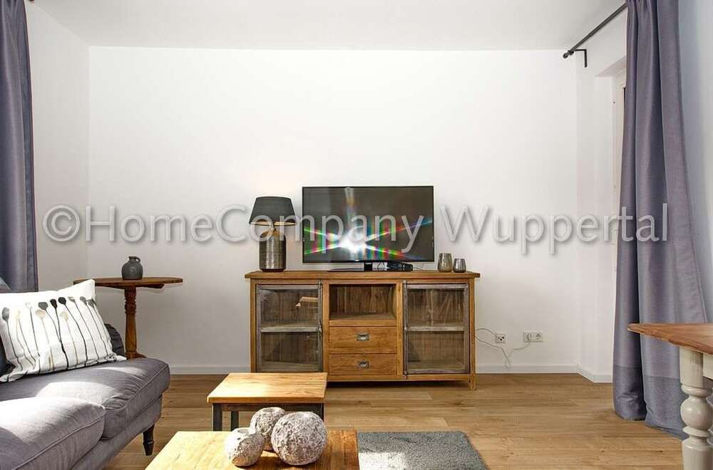 Sideboard mit TV