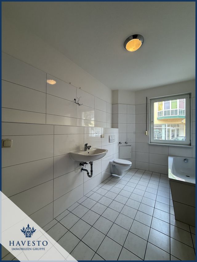 Renovierte 2-Raum Wohnung mit Balkon, Neuer Einbauküche & Stellplatz! - Foto 4