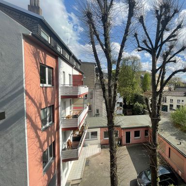 Großzügige Wohnung mit 2 Balkonen im Klinikviertel