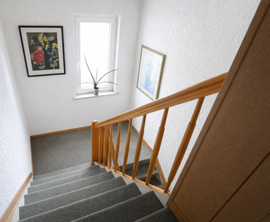 Helle ca. 100 m² große 3-Zimmer-Maisonettewohnung mit Einbauküche und Tageslichtbad - Foto 4