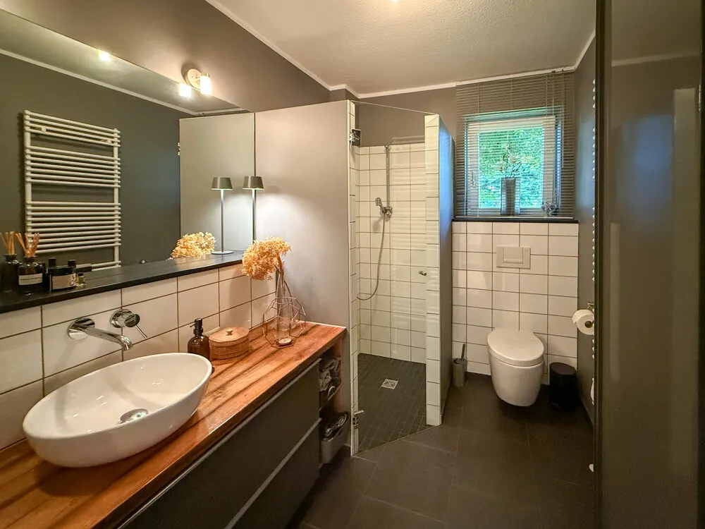 .Duschbad im Erdgeschoss