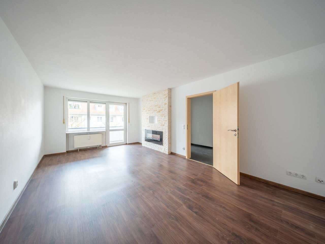 Wohnzimmer mit Zugang Loggia
