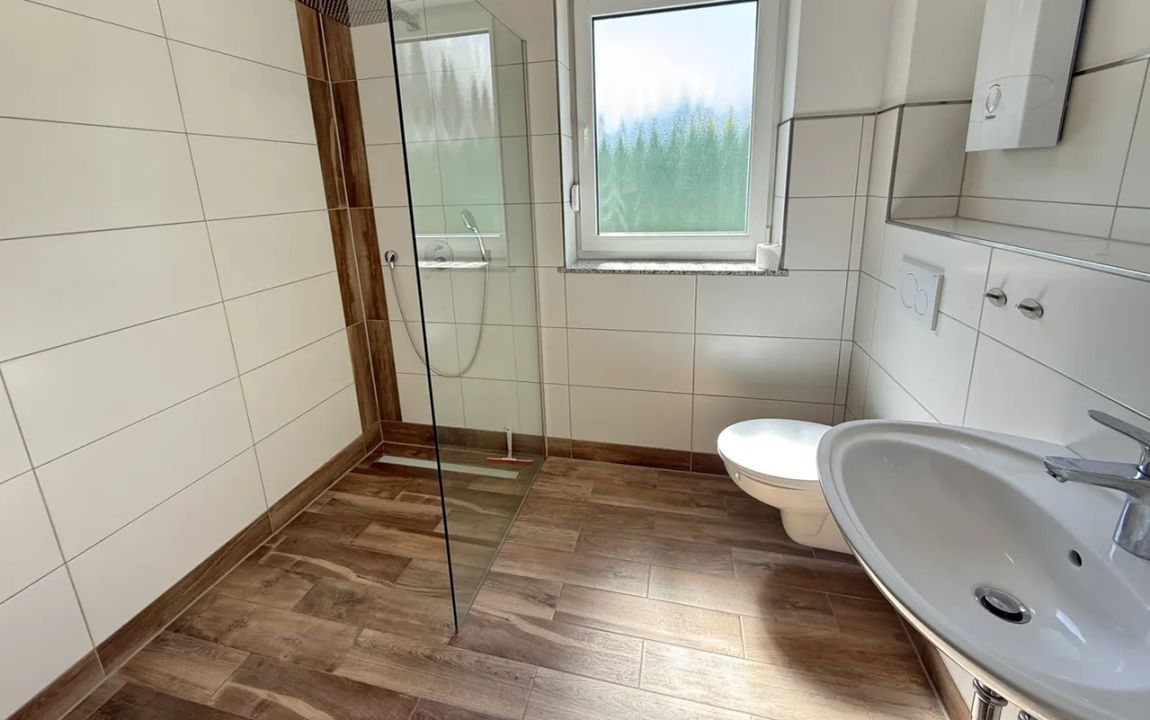 Moderne Erdgeschosswohnung mit Terrasse und Außenstellplatz in Bassenheim zu vermieten! Ab sofort!