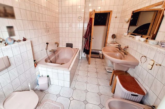 Wannenbad Dachgeschoss