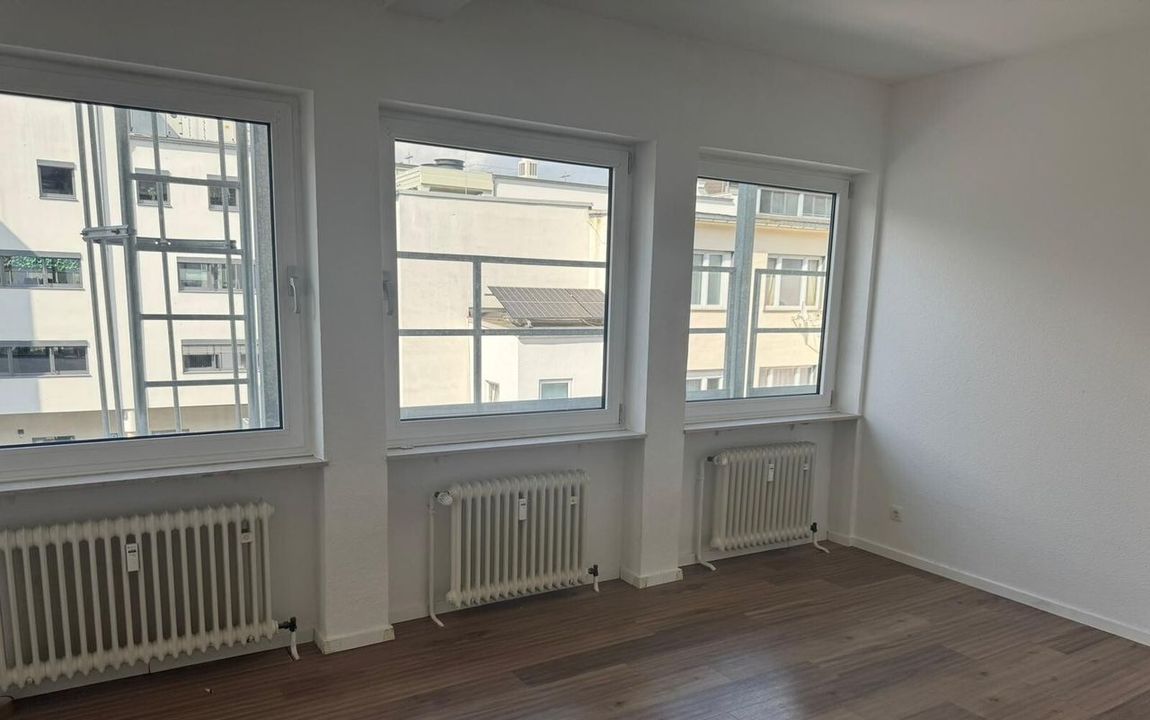 Zentrales 1-Zimmer Appartement mit Balkon in Koblenz Innenstadt zu vermieten!
Sofort bezugsfrei!