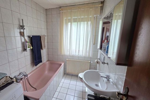 Badezimmer (EG)