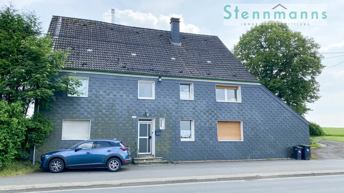 Bauernhaus mit drei Wohnungen und großem Grundstück