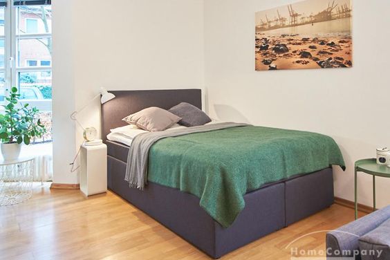 Herrliches Apartment mit    Terrasse und Tiefgaragenplatz. 10 Minuten bis zum UKE, gut 15 Minuten in die City