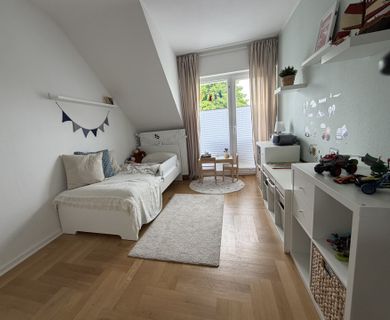 Moderne 4-Zimmer-Dachgeschosswohnung mit 2 Balkonen - Foto 3