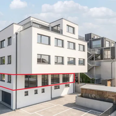 Lichtdurchflutete Gewerbefläche im 1. OG – Innenausbau durch Mieter