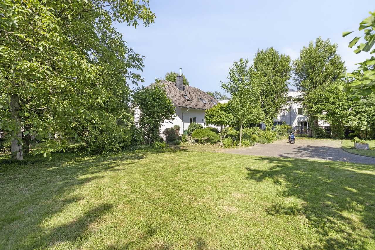 Ratingen - Wohnbaugrundstück mit großem Entwicklungspotenzial