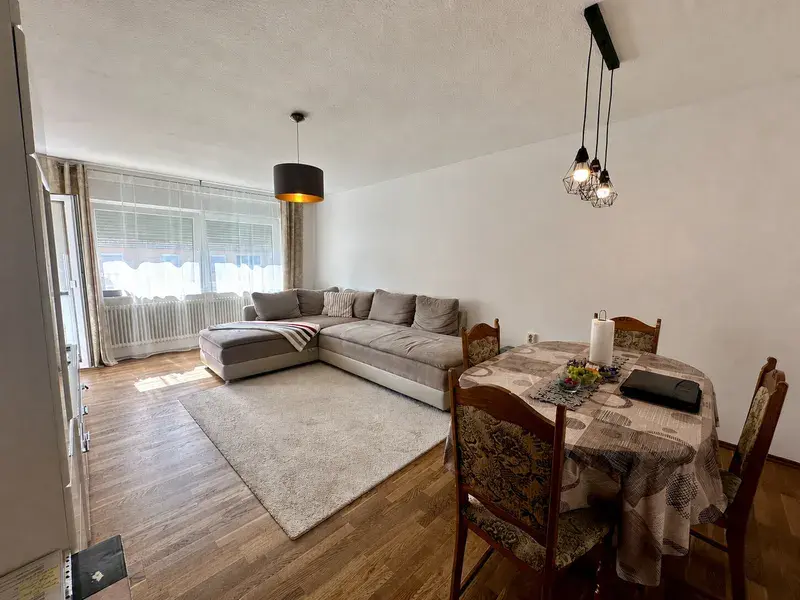 Helles und modernes Wohn-Esszimmer