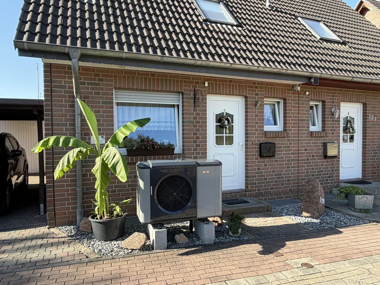 Moderne Doppelhaushälfte mit A+-Energieeffizienz in ruhiger Lage von Moers-Repel