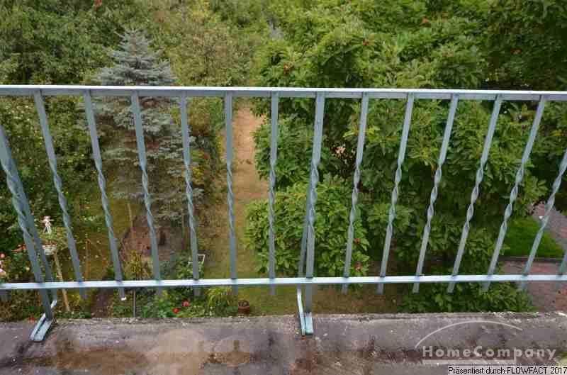 Balkon mit Blick in den Garten