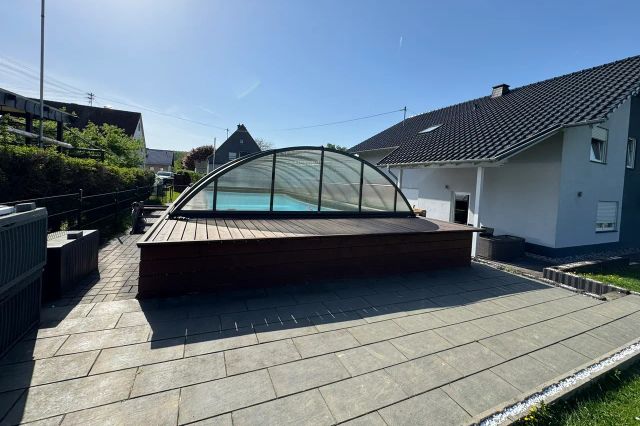 überdachter Poolt
