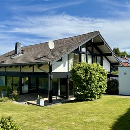 Lichtdurchflutetes modernes Einfamilienhaus mit Einliegerwohnung!