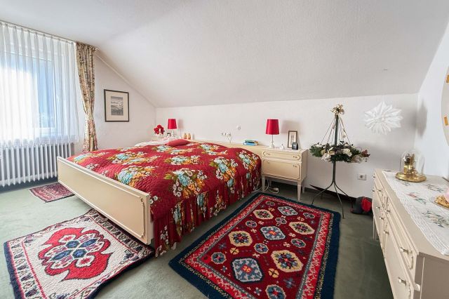 Schlafzimmer (DG)