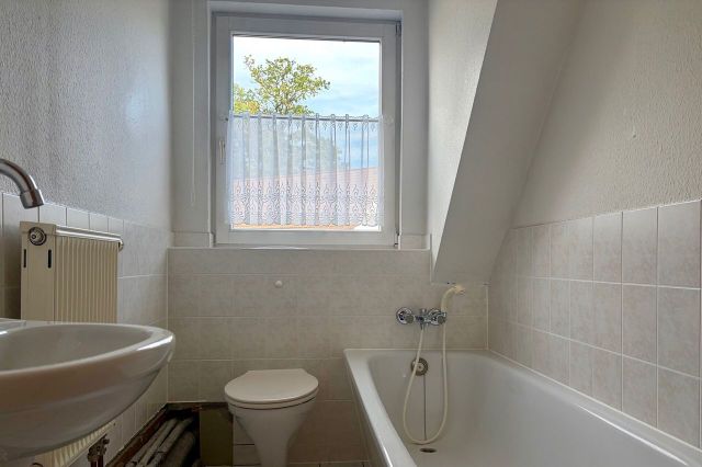 Bad mit Wanne (DG) 