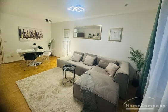 Modern möblierte 2-Zimmer-Wohnung mit Balkon