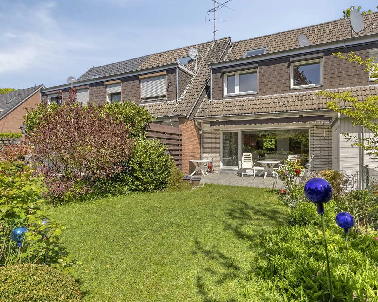 Tolles Reihenhaus mit Südwestgarten, Garage  und  einer EBK in Ratingen-Breitscheid