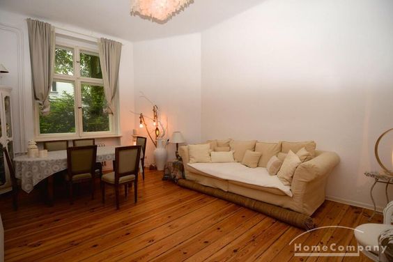 Sehr schöne Altbauwohnung am Ludwigkirchplatz